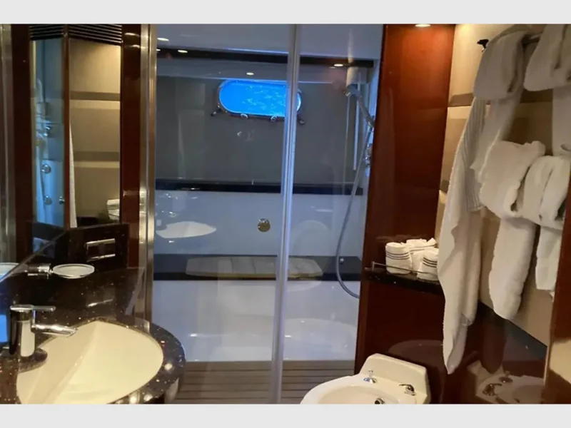 Bormus-2 Princess 21M motoryat iç mekan banyo