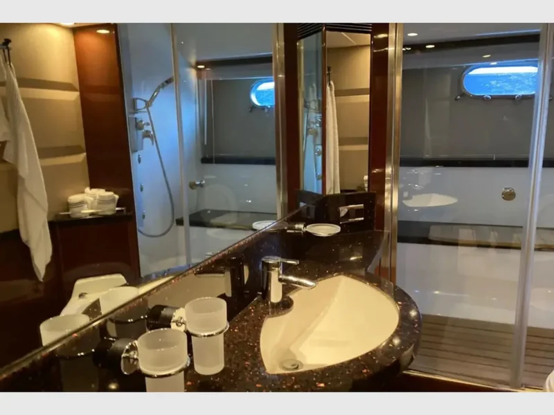 Bormus-2 Princess 21M motoryat iç mekan banyo