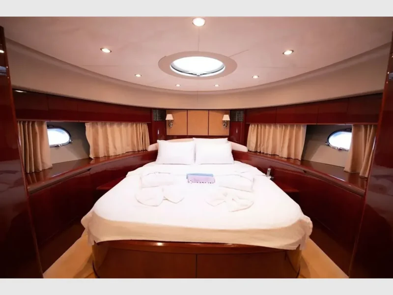 Bormus-2 Princess 21M motoryat iç mekan VIP kabin