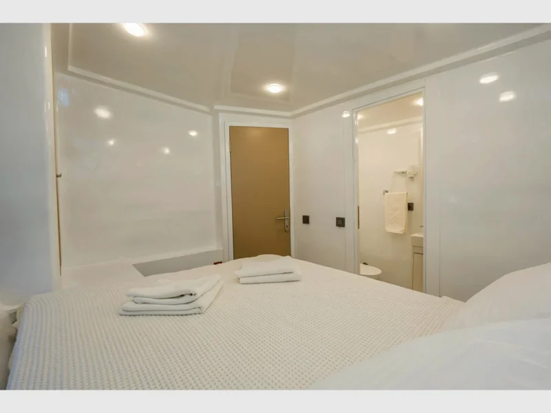 Holiday 5 gulet iç mekan sancak tarafı kıç double kabin