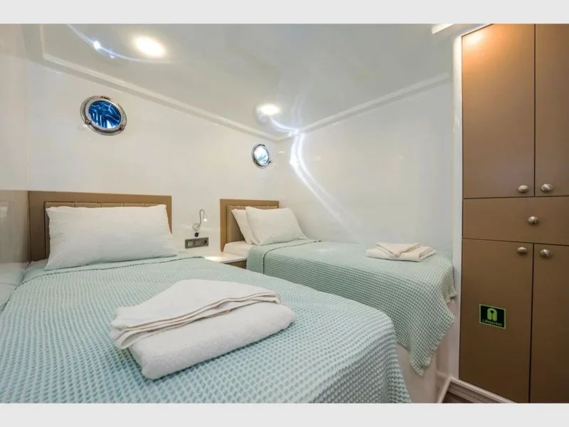 Holiday 5 gulet iç mekan twin kabin