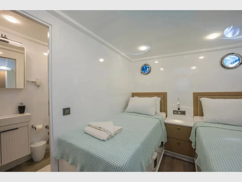 Holiday 5 gulet iç mekan twin kabin