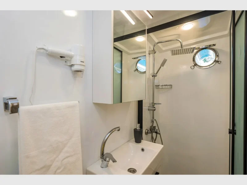 Holiday 5 gulet iç mekan twin kabin banyo