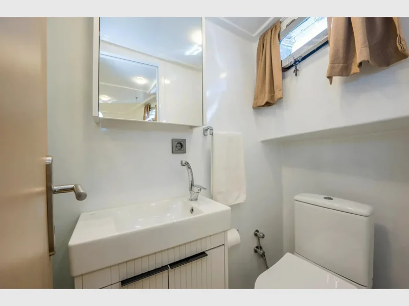 Holiday 5 gulet iç mekan double kabin banyo