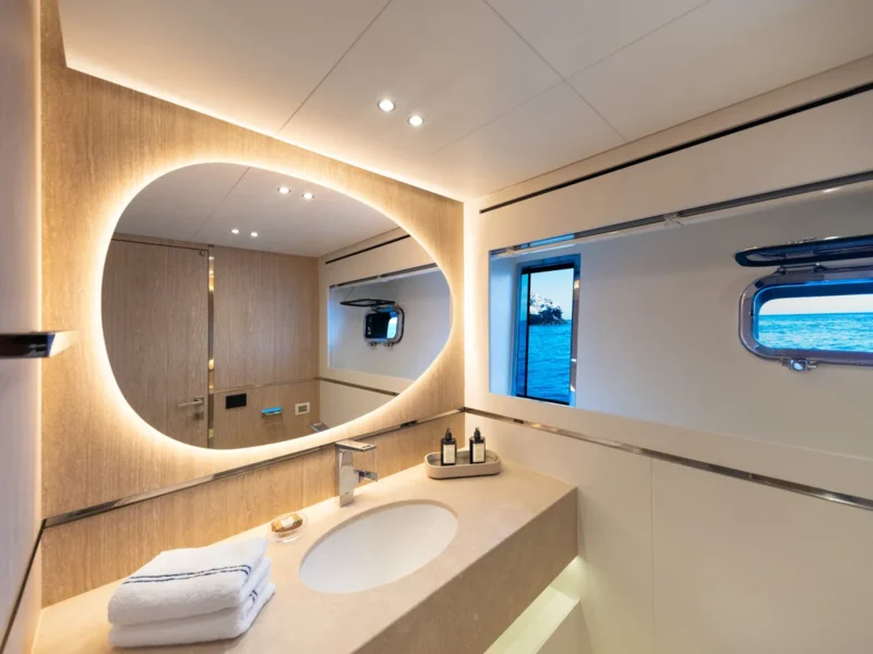 Angels motoryat iç mekan iskele double kabin banyo