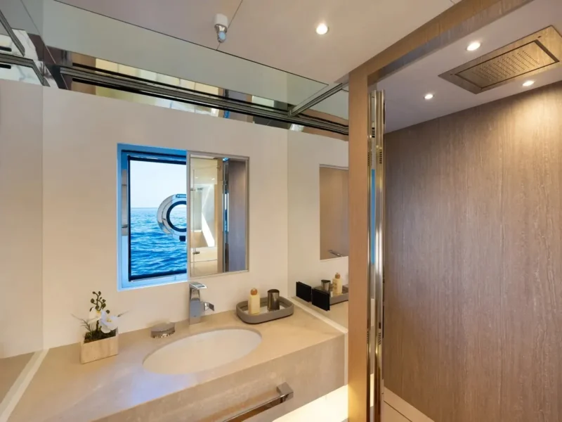 Angels motoryat iç mekan twin kabin banyo