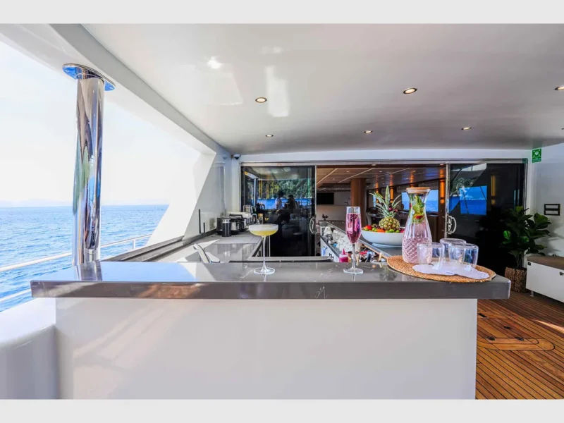 King of The Sea gulet kiralık yat dış mekan kıç güverte bar