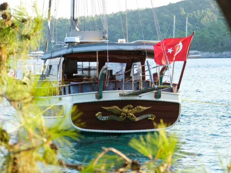 Kuzey Y gulet Bodrum yat kiralama, kıç taraftan dış görüntü