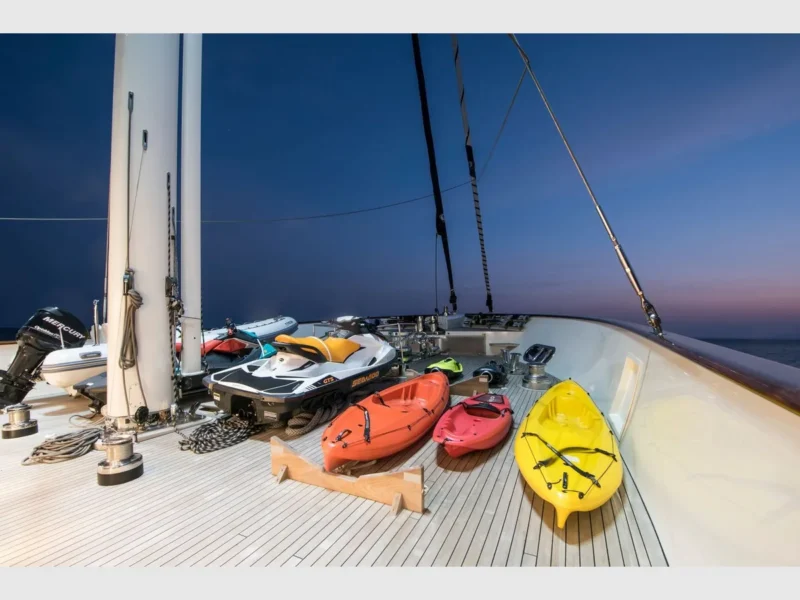 Meira motorsailer yat, dış mekan ön güverte