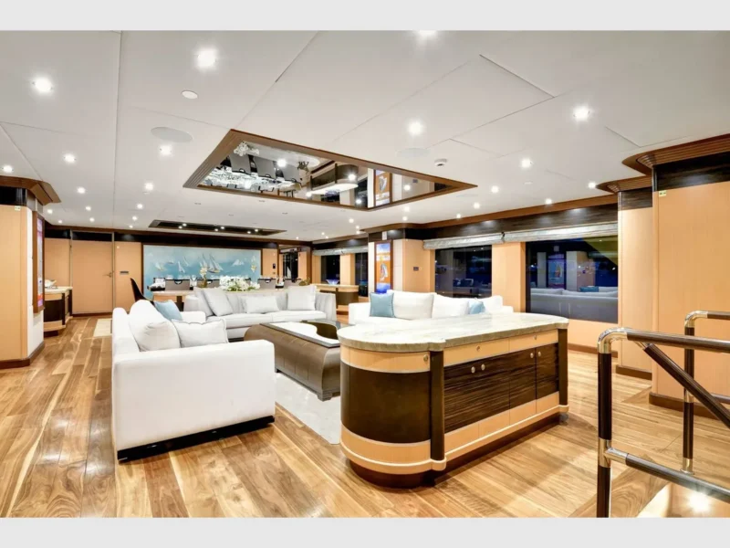 Meira motorsailer yat, iç mekan salon geniş açı