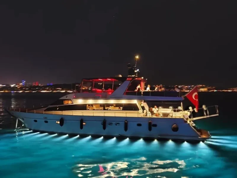 Poseidon-F motoryat Gocek yat kiralama gece sualtı ışıkları