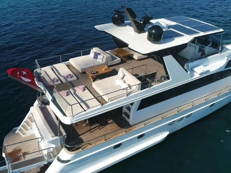 Poseidon-F Gocek kiralık motoryat dış mekan üst güverte