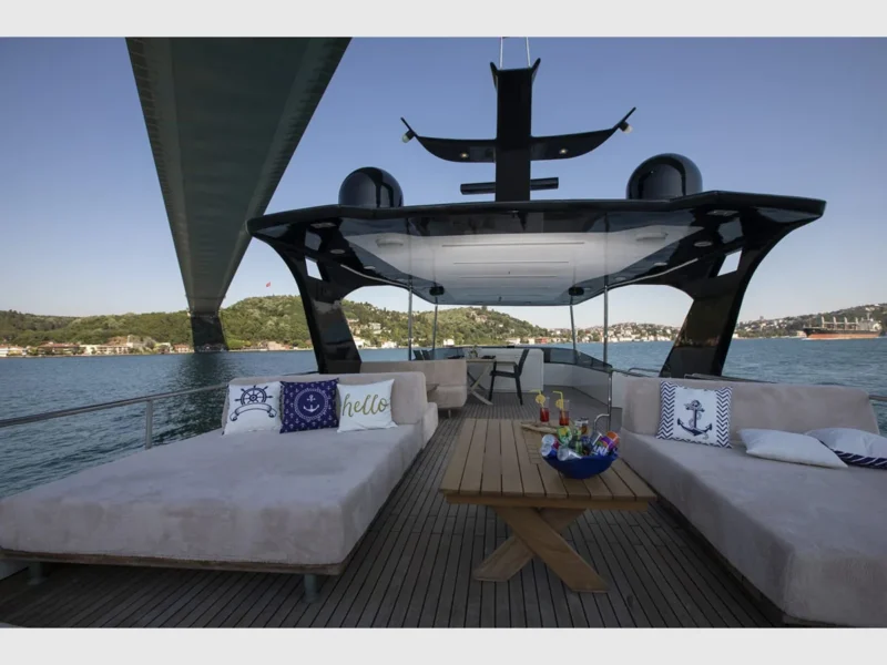 Poseidon-F Gocek kiralık motoryat dış mekan üst güverte güneşlenme alanı