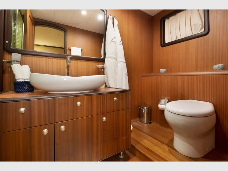 Queen of Salmakis gulet iç mekan triple kabin banyo