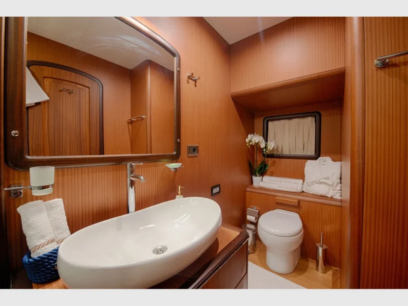 Queen of Salmakis gulet iç mekan triple kabin banyo